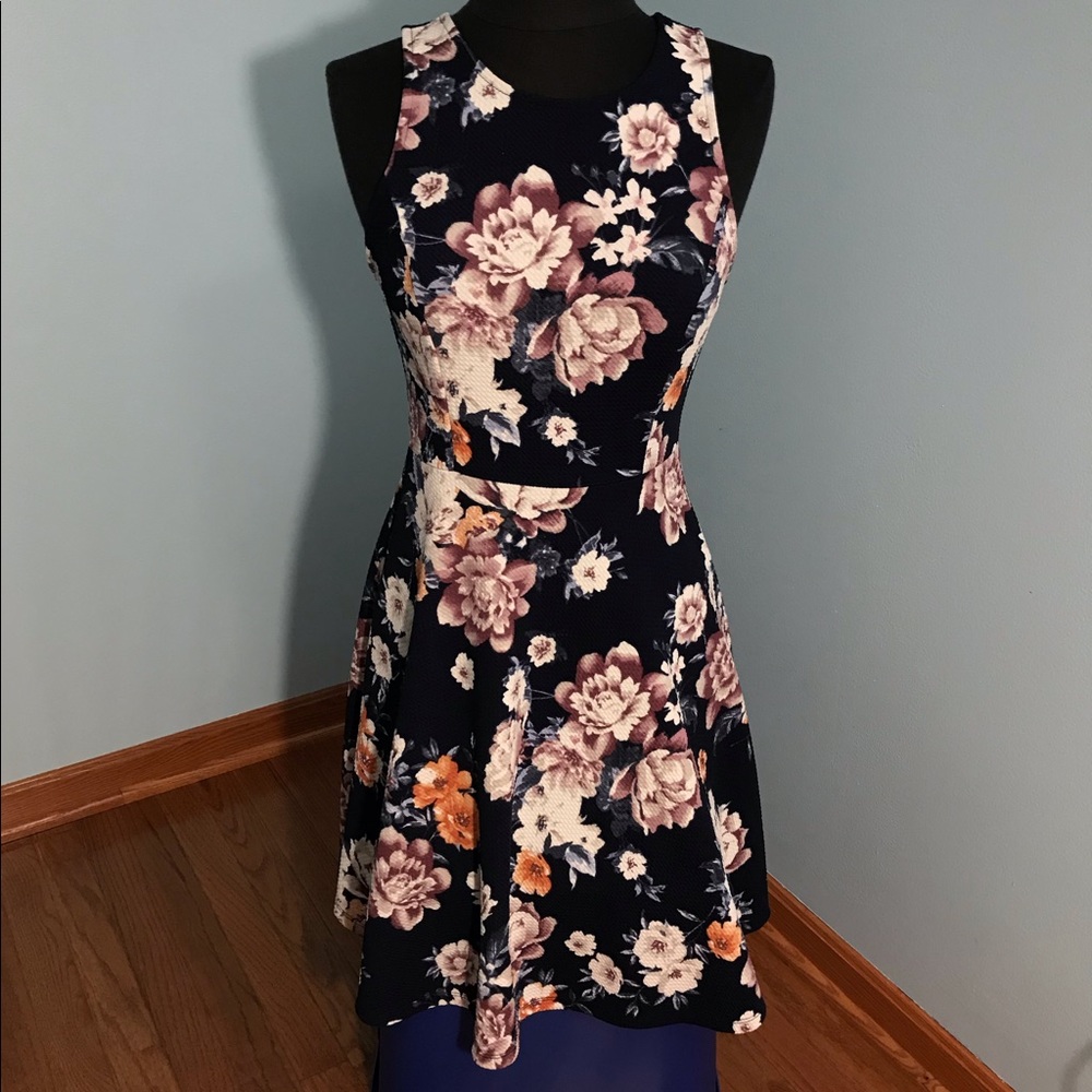 NWOT Soprano Floral Dress Small